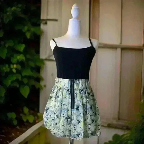 Floral Mini Skirt - Picture 2 of 4